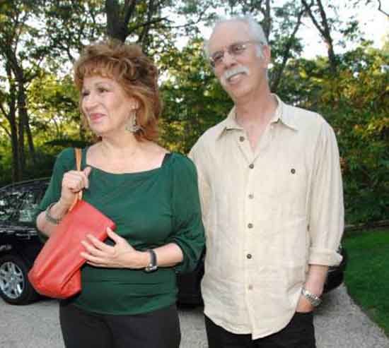 Steve Janowiz pose for a picture with his wife Joy Behar.